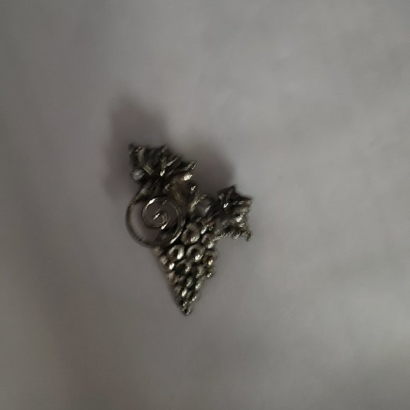 Vintage Danecraft Sterling Silver Grape Brooch - Picture 6 of 10